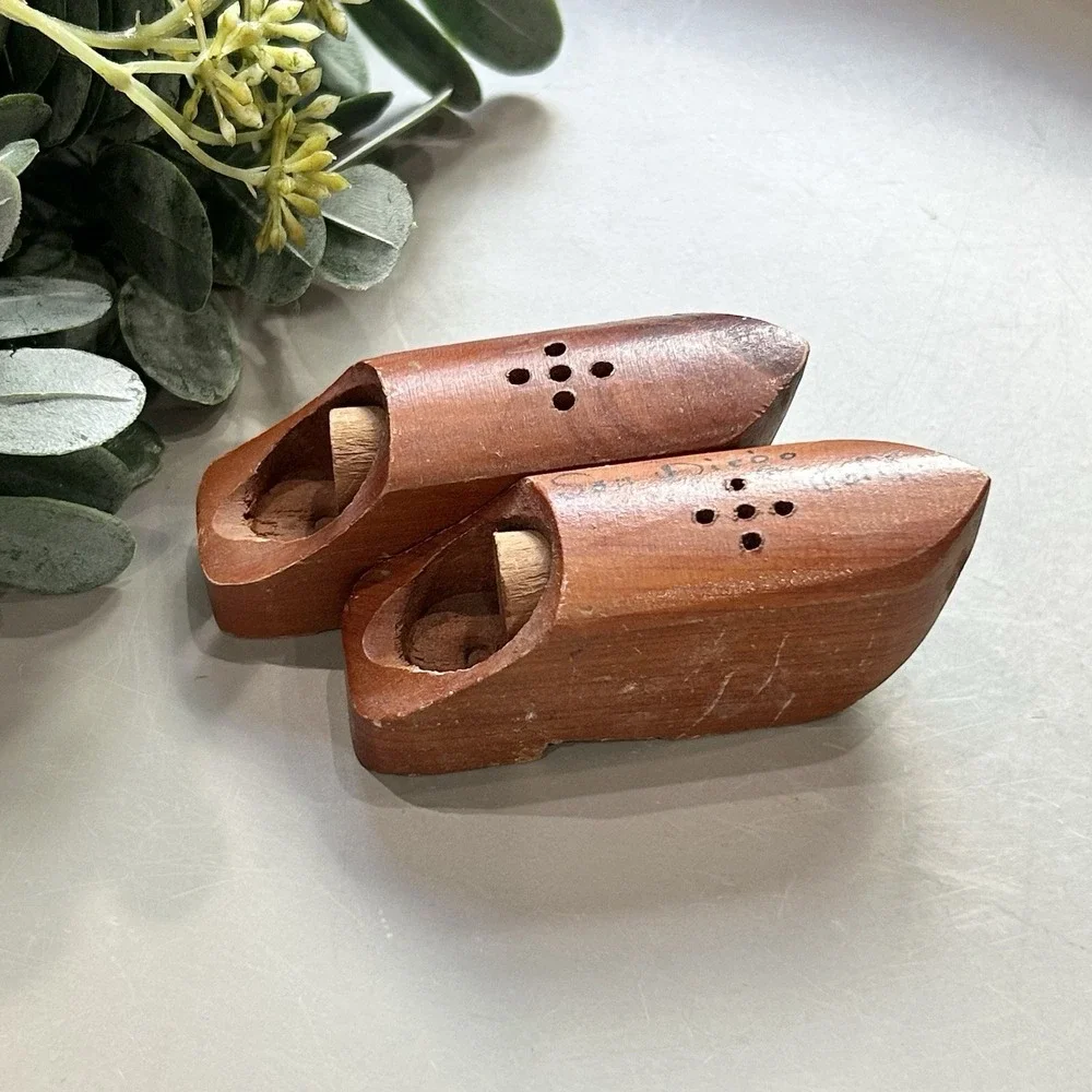 San Diego CA Collectible Dutch Wooden Shoes Clogs Salt Pepper Shaker W/Corks VTG